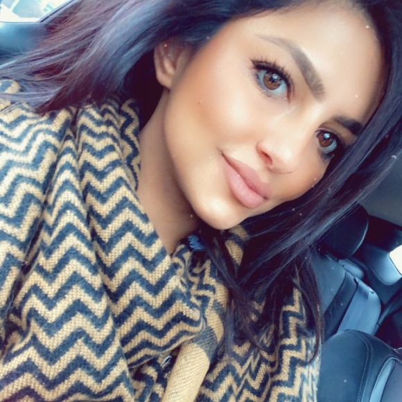 Meet your Posher, Rojin - Picture 1 of 1